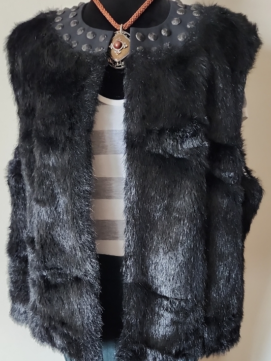 Peter Nygard Jackets & Blazers - Peter Nygård XL Faux Fur Vest Embellished Collar, Hook Closure, Leopard Lining